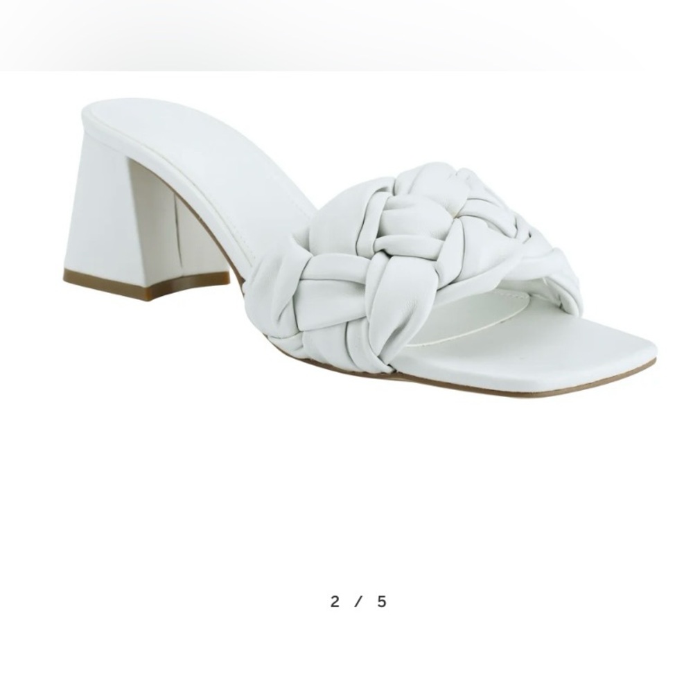 NIB Marc Fisher light grey Cerita sandal size 8.5
